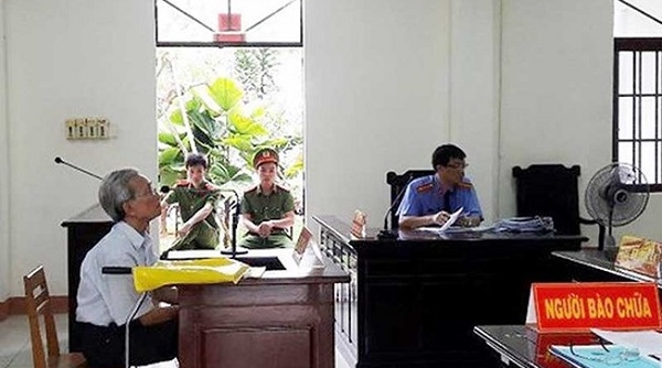 Chính thức thi hành án tù với bị cáo Nguyễn Khắc Thủy về tội dâm ô với trẻ em