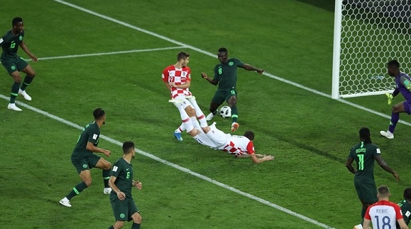 Croatia – Nigeria (H1): Cầu thủ Nigeria “đốt” lưới nhà giúp Croatia mở điểm
