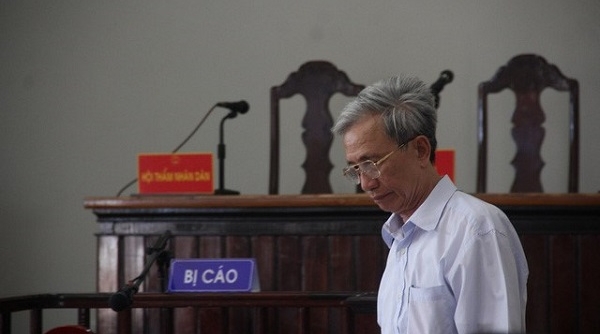 Bị án Nguyễn Khắc Thủy tự nguyện tới nhà tạm giữ để thi hành án