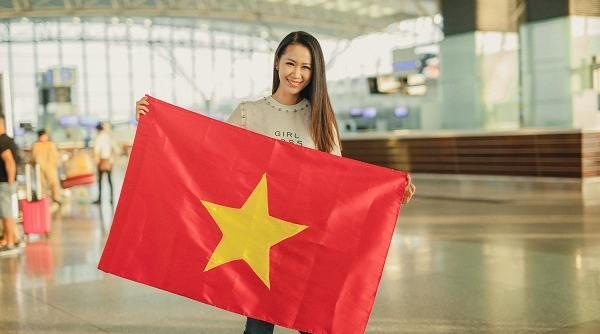Hoa hậu Dương Thùy Linh được ông xã 'hộ tống' lên đường tham dự Mrs Worldwide 2018
