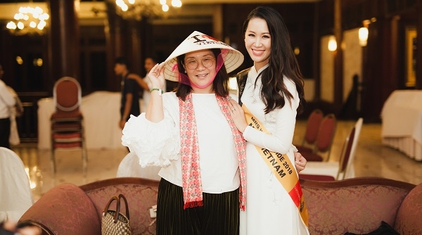 Dương Thùy Linh thể hiện gì trong phần thi tài năng tại Mrs Worldwide 2018?