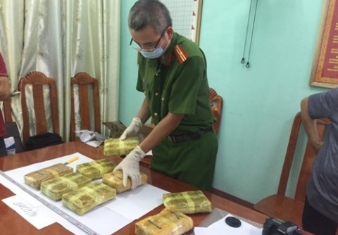 Quảng Bình: Khởi tố đối tượng người Lào vận chuyển gần 50.000 viên ma túy về Việt Nam