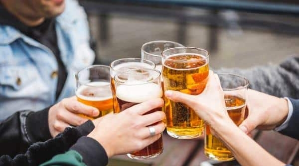 Dự thảo luật của Bộ Y tế đề xuất cấm khuyến mại bia, rượu