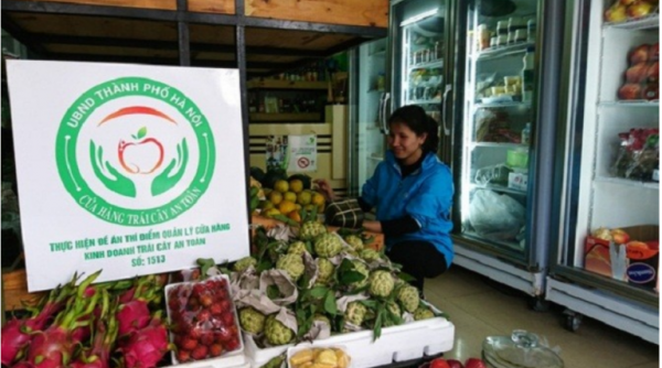 Hà Nội: Hơn 500 cửa hàng kinh doanh trái cây được cấp biển nhận diện thương hiệu an toàn