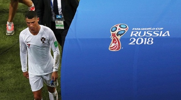 Uruguay 2-1 Bồ Đào Nha: Messi, Ronaldo dắt tay nhau về nước!