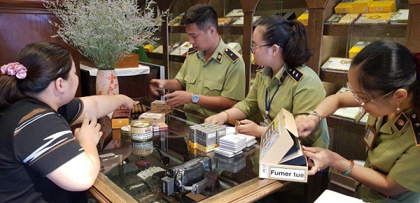 Hà Nội: Đồng loạt ra quân kiểm tra các cơ sở kinh doanh xì gà