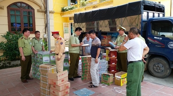 Lạng Sơn: Bắt giữ xe ô tô vận chuyển thực phẩm nhập lậu
