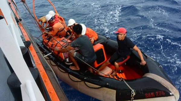 SAR 274 cứu nạn kịp thời thuyền viên bị nhồi máu não