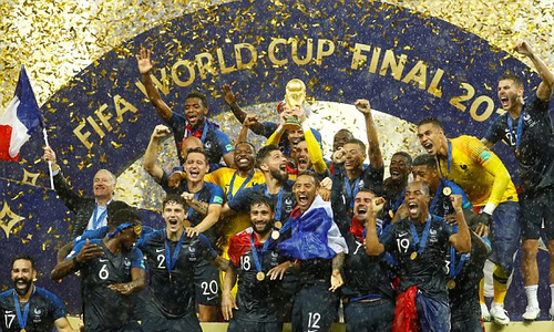 Cúp vàng World Cup 2018 gọi tên ĐT Pháp sau khi đánh bại Croatia