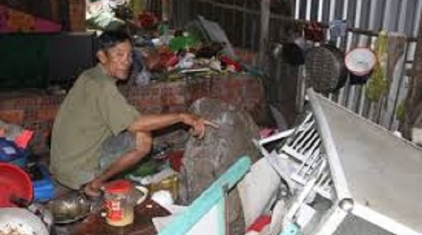 Kiên Giang: Sạt lở, 2 tảng đá nặng trên 5 tấn rơi vào nhà dân