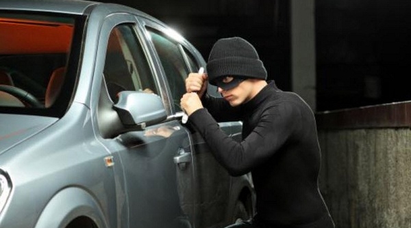 Hà Nội: Bắt đối tượng trộm 1,7 tỷ đồng trên xe ô tô