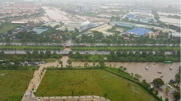 Hà Nội: Ngập úng, tê liệt giao thông sau trận mưa lớn kéo dài