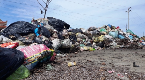 Hoằng Hóa (Thanh Hóa): Người dân khổ sở vì sống cạnh bãi tập kết rác "khổng lồ"