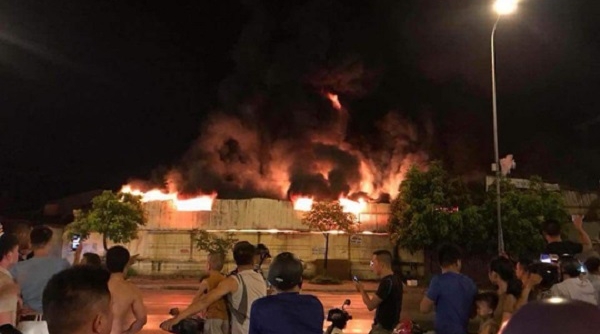 Hưng Yên: Cháy lớn tại chợ Gạo, tiểu thương bất lực nhìn tài sản bị thiêu rụi