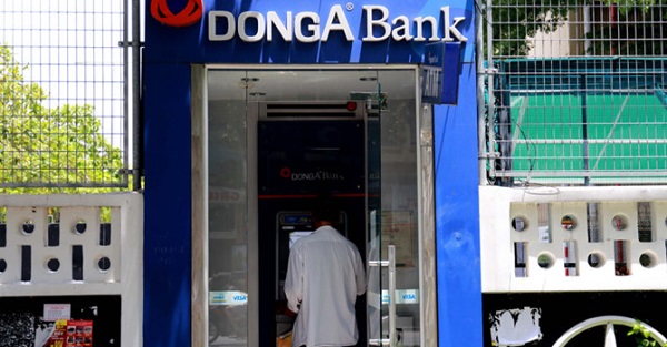 Chủ thẻ ATM mất 116 triệu đồng tố DongABank gây khó dễ