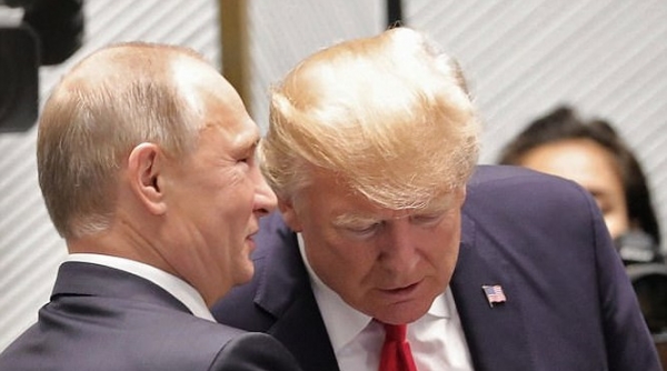 Donald Trump tả xung hữu đột giữa ‘vũng lầy Washington’ sau thượng đỉnh Nga-Mỹ