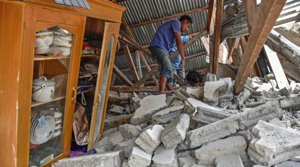 Indonesia: Động đất 6,4 độ Richter, 13 người chết, hàng trăm người bị thương