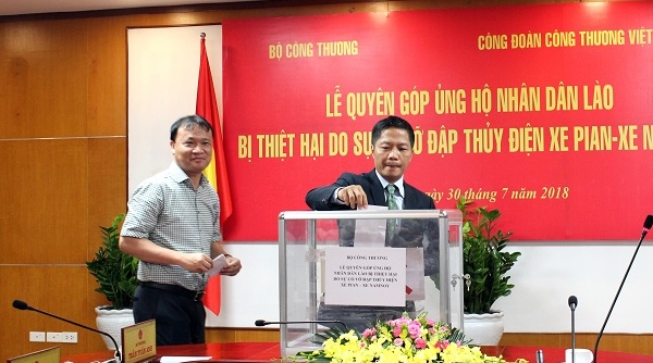 Bộ Công thương trao gần 2 tỷ đồng ủng hộ nhân dân Lào sau sự cố vỡ đập thủy điện