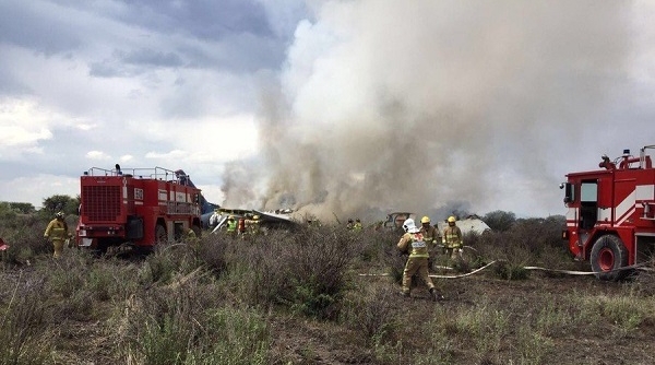 Máy bay thương mại chở 101 người ở Mexico gặp nạn