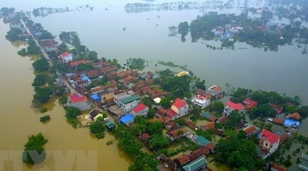 Yêu cầu Hà Nội có biện pháp mạnh để tháo gỡ khó khăn cho người dân vùng lụt