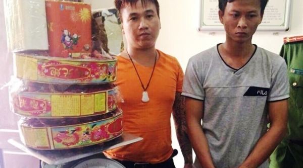 Nghệ An: Tóm gọn 2 thanh niên cùng 9 kg pháo nổ trên xe khách
