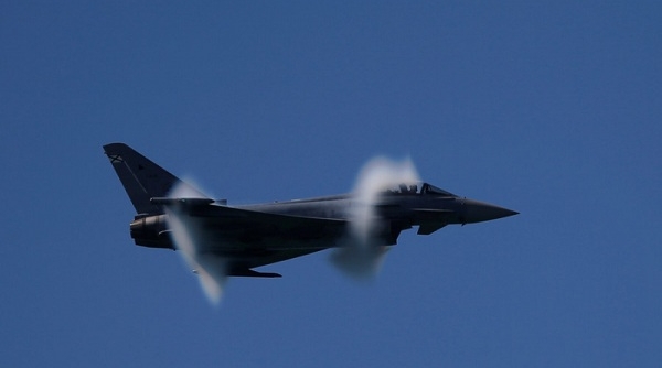 Máy bay chiến đấu NATO "vô tình" bắn tên lửa gần biên giới Nga