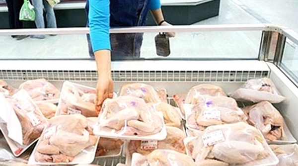 Gần trăm nghìn tấn thịt gà nhập về Việt Nam với giá siêu rẻ