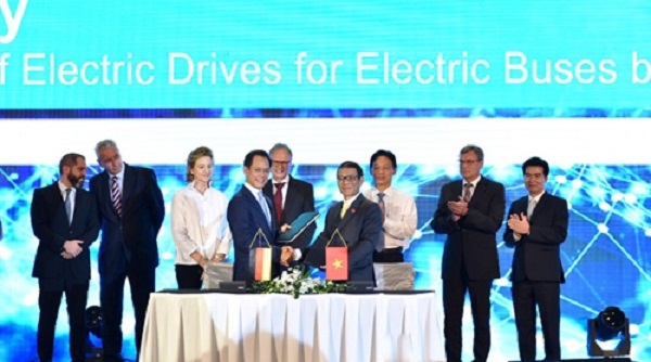 VinFast và Siemens ký kết hợp tác sản xuất xe buýt điện