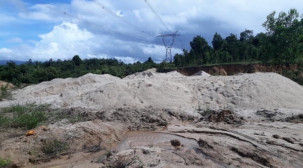 Phát hiện hàng trăm m3 cát khai thác trái phép ở vùng giáp ranh hai tỉnh Gia Lai – Kon Tum