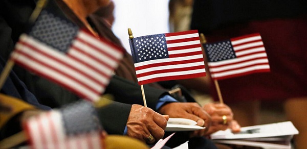 2.500 người đã nhập quốc tịch Mỹ đang bị xem xét lại