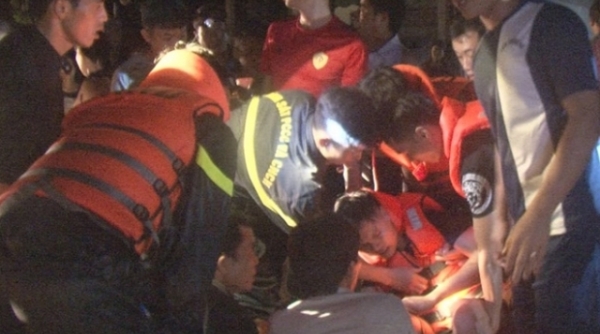 Trắng đêm giúp dân vượt lũ, 2 chiến sỹ PCCC bị thương nặng