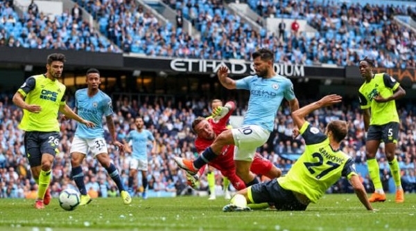 Man City 6-1 Huddersfield: Aguero lập hat-trick đầu tiên ở mùa giải mới