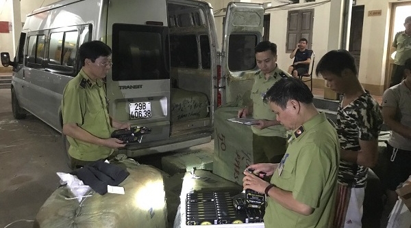 Lạng Sơn: Thu giữ 4.000 miếng kính cường lực dán màn hình điện thoại nhập lậu