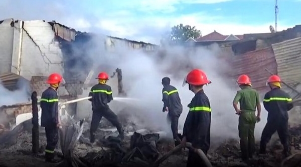 Khánh Hòa: Hỏa hoạn thiêu rụi kho mút xốp 1.000 m2 cùng nhiều tài sản khác