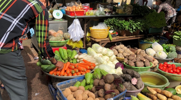 Trà trộn rau, củ Trung Quốc ở chợ Sài Gòn