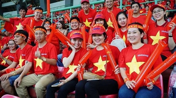 Bắc Giang: Lắp màn hình LED diện tích 40m2 để phục vụ người dân xem bóng đá