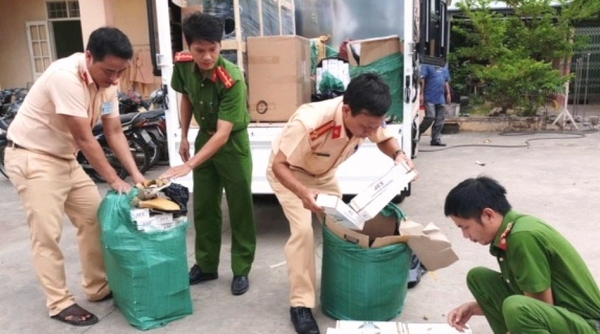 Bình Định: Tạm giữ chủ lô hàng 11.480 bao thuốc lá nhập lậu
