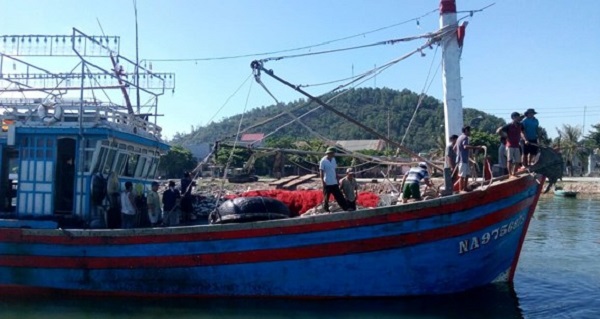 Nghệ An: Cứu hộ tàu cá bị hỏng máy, cùng 17 thuyền viên