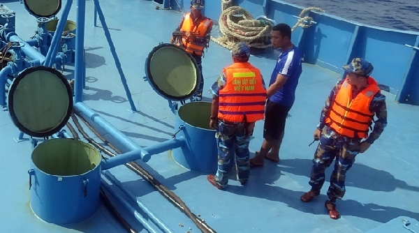 Bộ Tư lệnh vùng Cảnh sát biển 3 bắt giữ hơn 65.000 lít dầu diesel trái phép