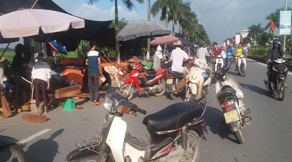 Từ Sơn (Bắc Ninh) : Vỉa hè, lòng đường thành nơi họp chợ