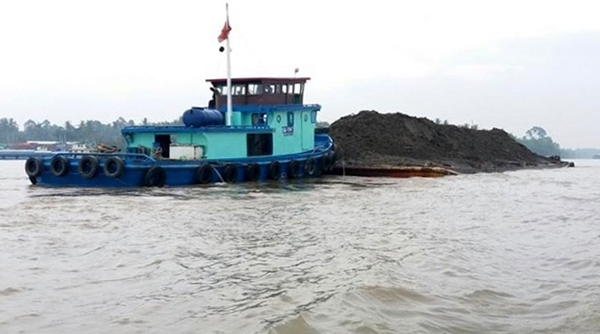 Quảng Ninh: Phát hiện và bắt giữ tàu vận chuyển trái phép 500 tấn cát