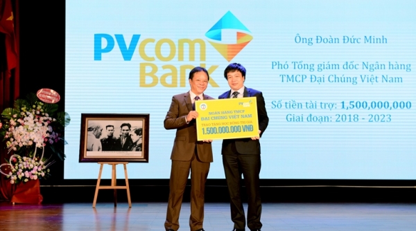 PVcomBank trao học bổng 1,5 tỷ đồng cho sinh viên ĐH Kinh tế Quốc dân