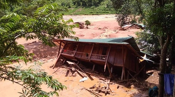 Thanh Hóa: Trung chuyển 32.000 lít xăng cứu trợ cho vùng lũ Mường Lát