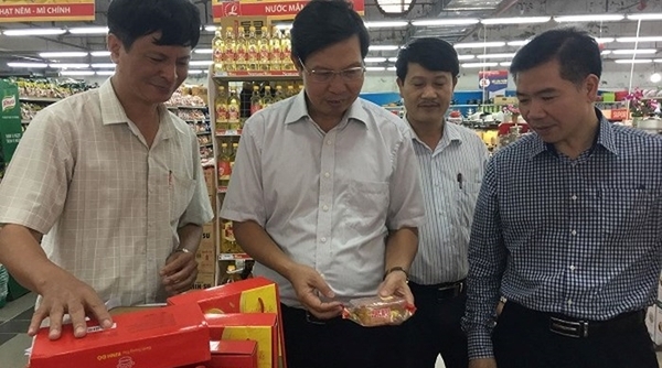 Phát hiện nhiều vi phạm tại khu sản xuất thức ăn nhanh của Siêu thị Lan Chi - Sơn Tây