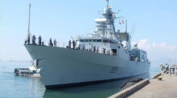 Tàu Hải quân Hoàng gia Canada cập bến Đà Nẵng