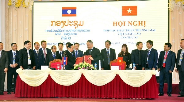Tăng cường hợp tác phát triển thương mại biên giới Việt - Lào