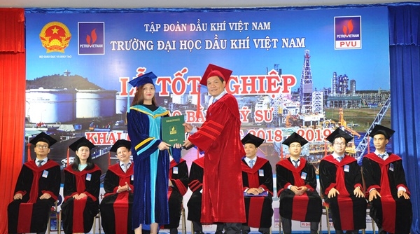 Trường Đại học Dầu khí Việt Nam tổ chức lễ tốt nghiệp và khai giảng năm học mới