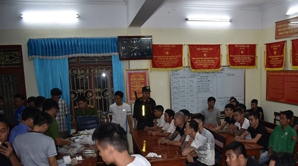 Ninh Bình: Đột kích trại gà, bắt giữ 34 đối tượng đánh bạc
