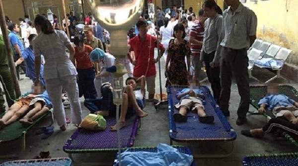 Ninh Bình: Hàng trăm học sinh nhập viện sau bữa trưa tại trường