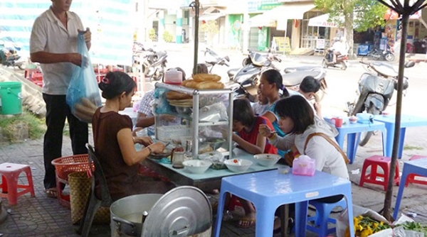 Hà Nội: Siết chặt quản lý dịch vụ ăn uống và thức ăn đường phố
